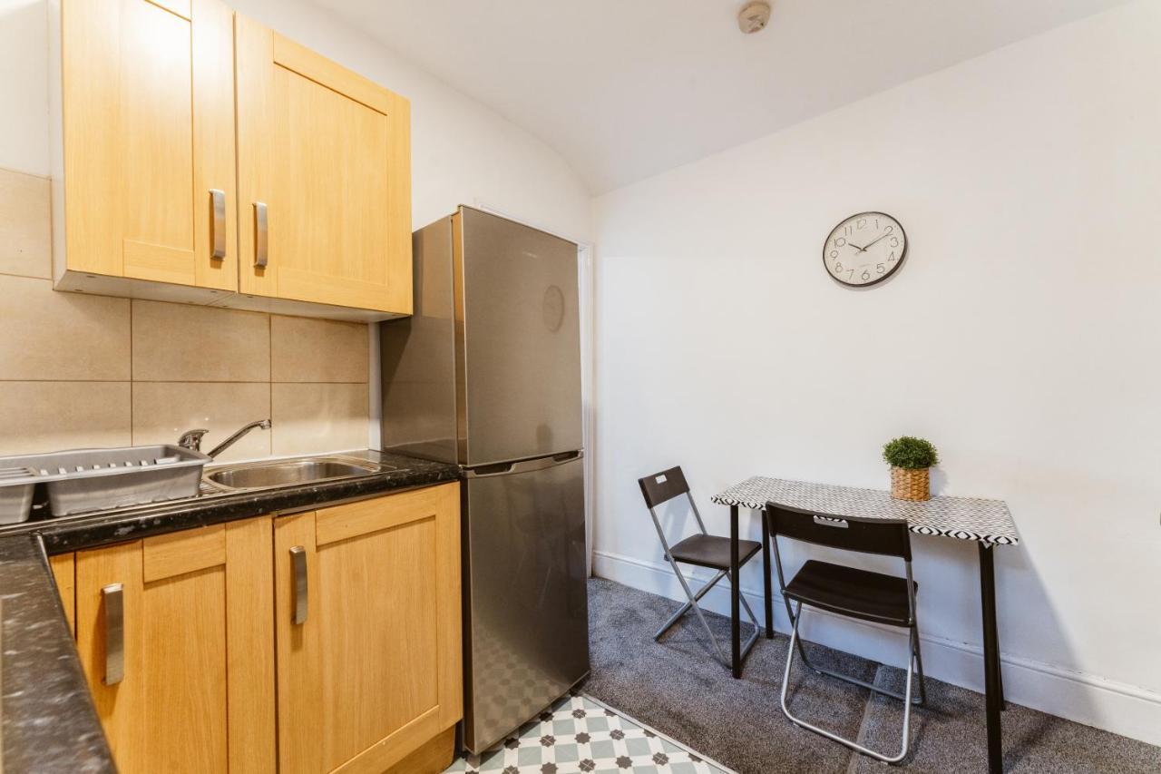 Mile End Double Rooms 86A London Bagian luar foto