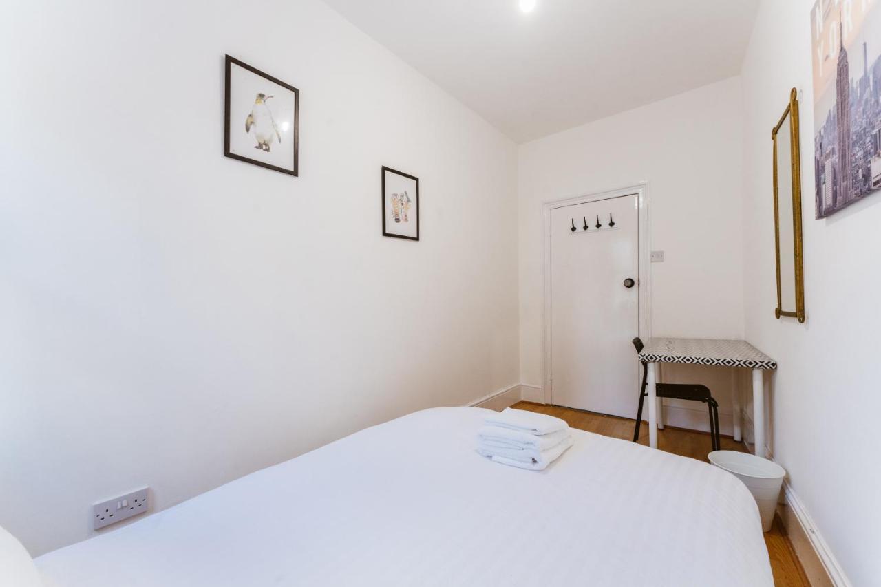 Mile End Double Rooms 86A London Bagian luar foto