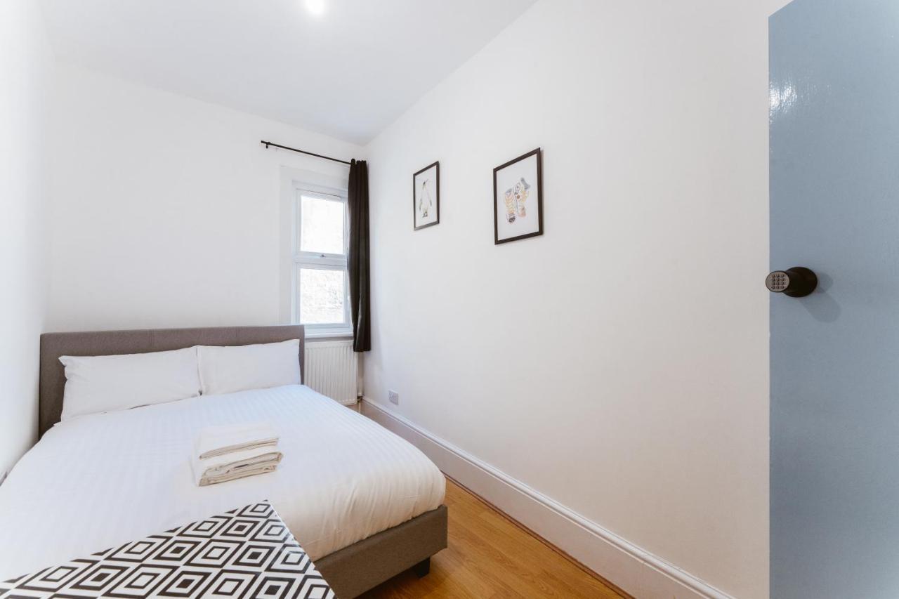 Mile End Double Rooms 86A London Bagian luar foto