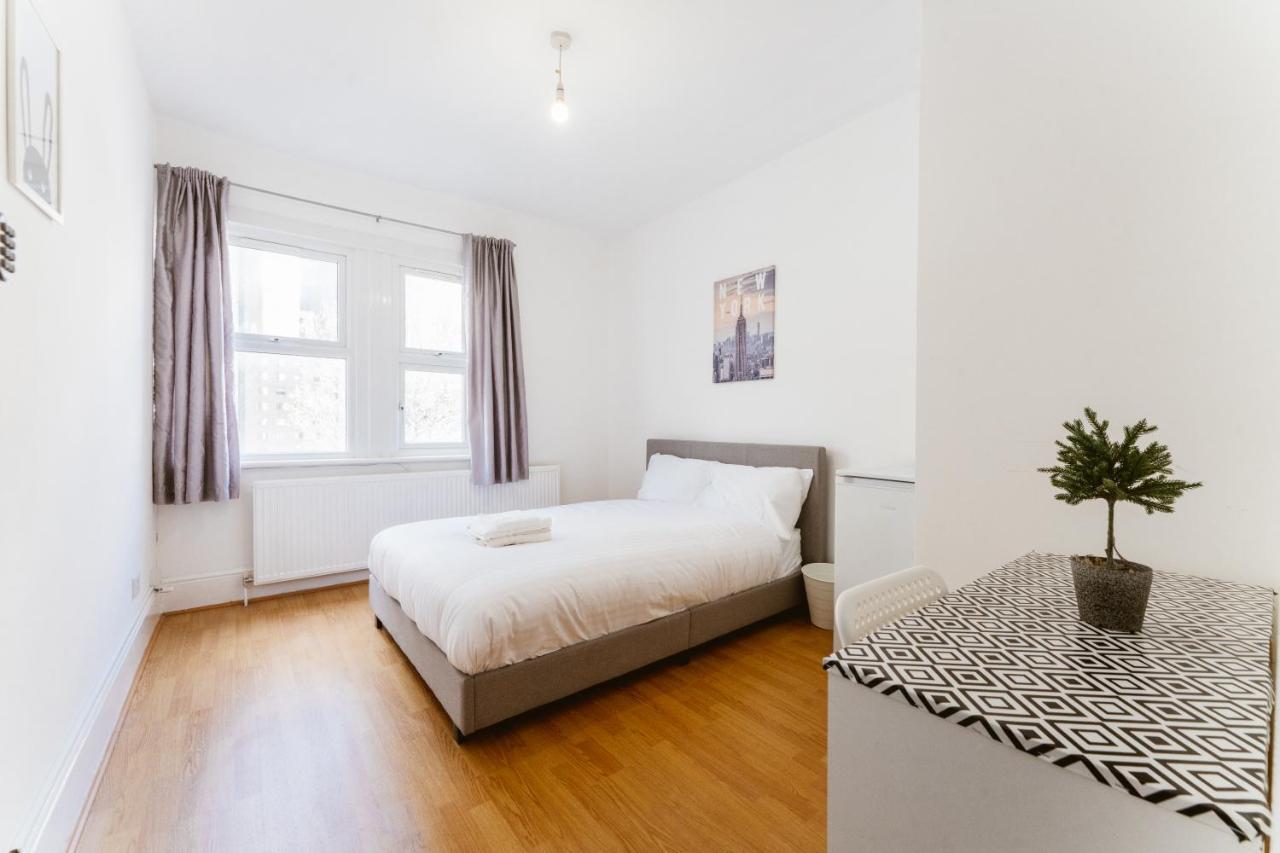 Mile End Double Rooms 86A London Bagian luar foto