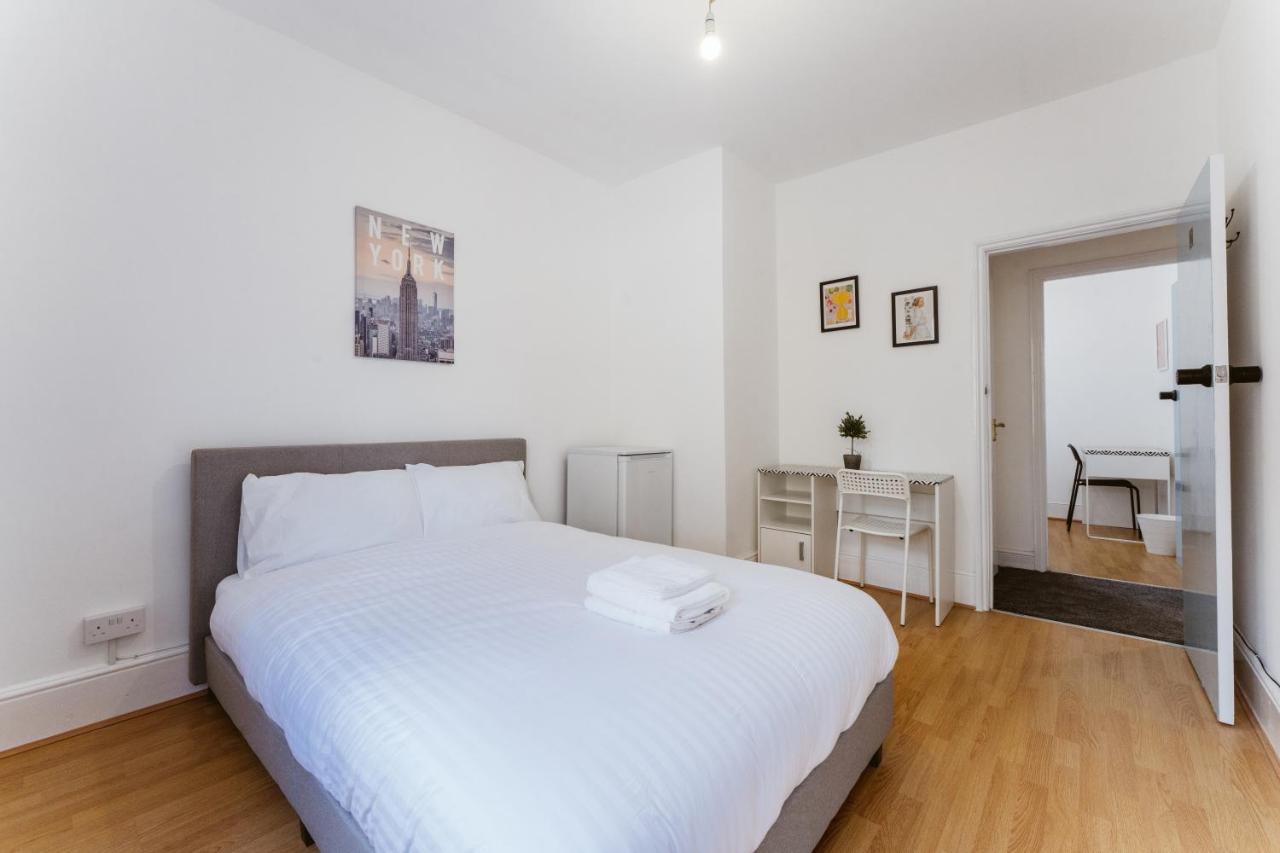 Mile End Double Rooms 86A London Bagian luar foto