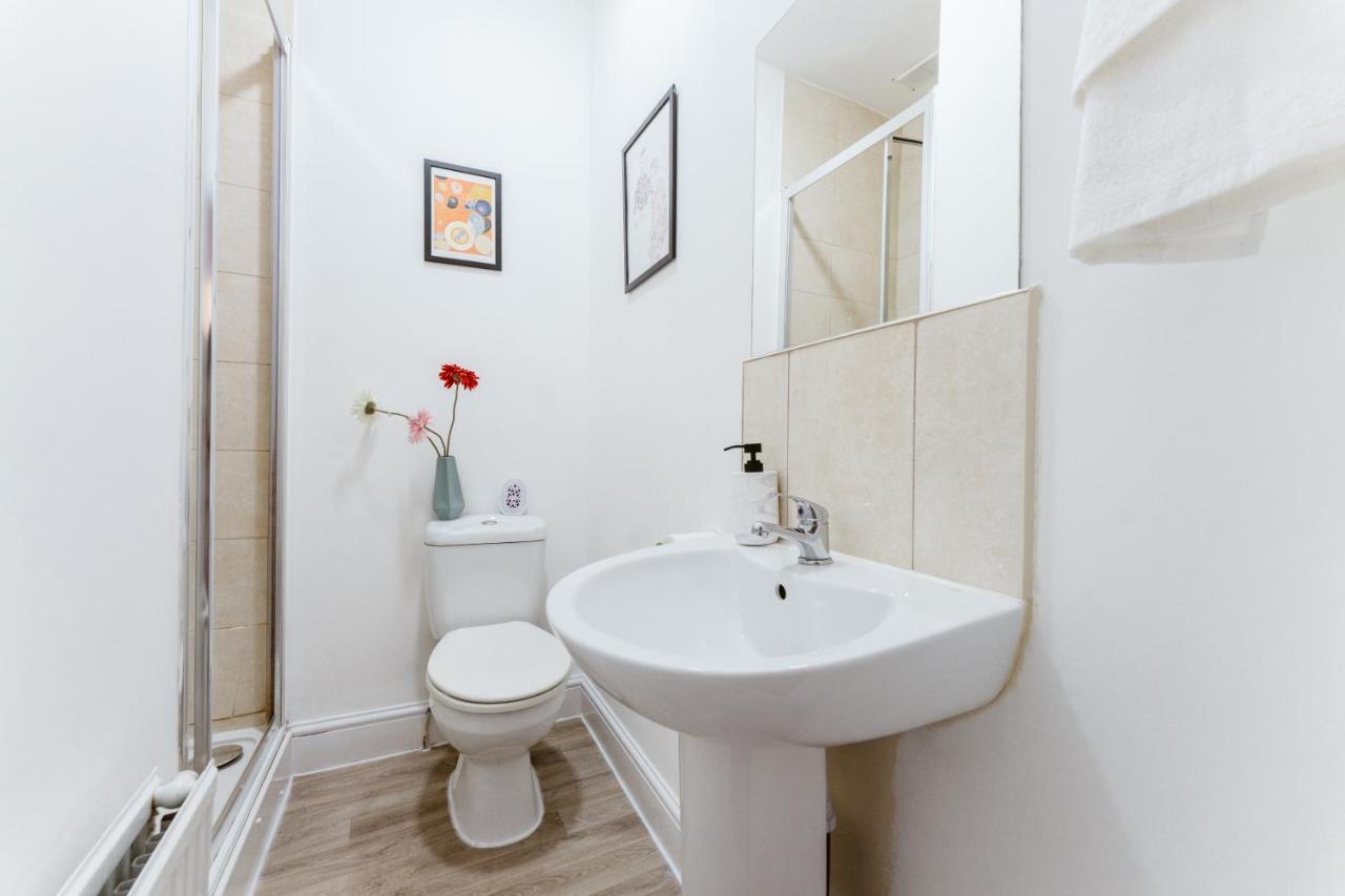 Mile End Double Rooms 86A London Bagian luar foto