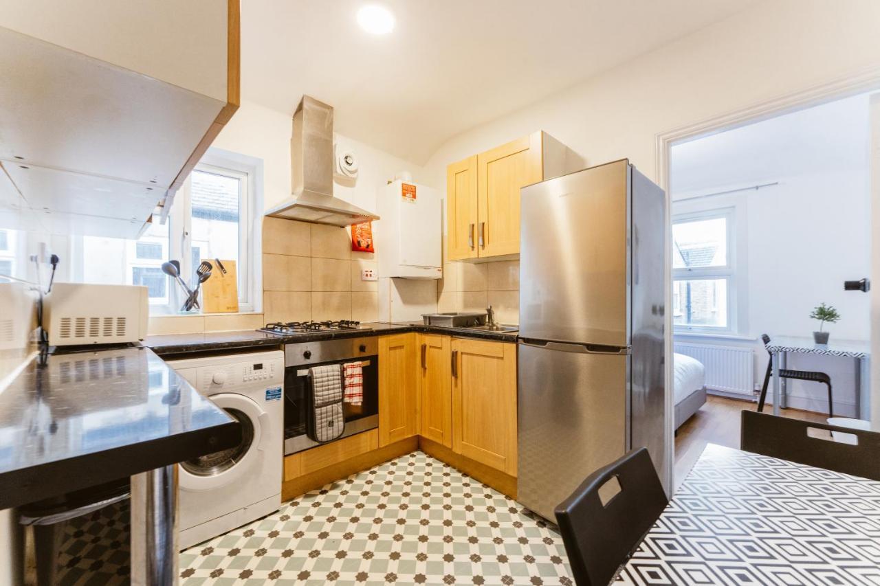 Mile End Double Rooms 86A London Bagian luar foto
