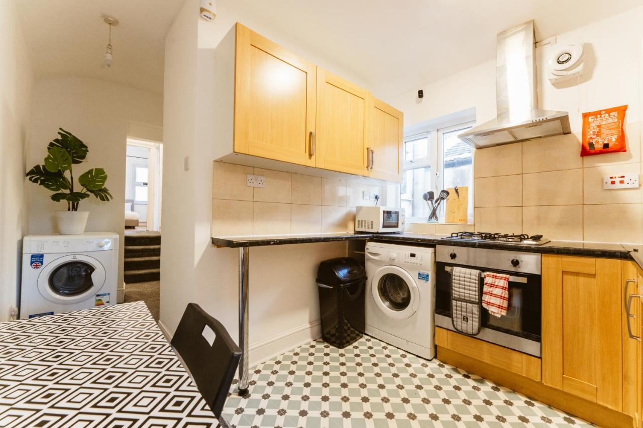 Mile End Double Rooms 86A London Bagian luar foto