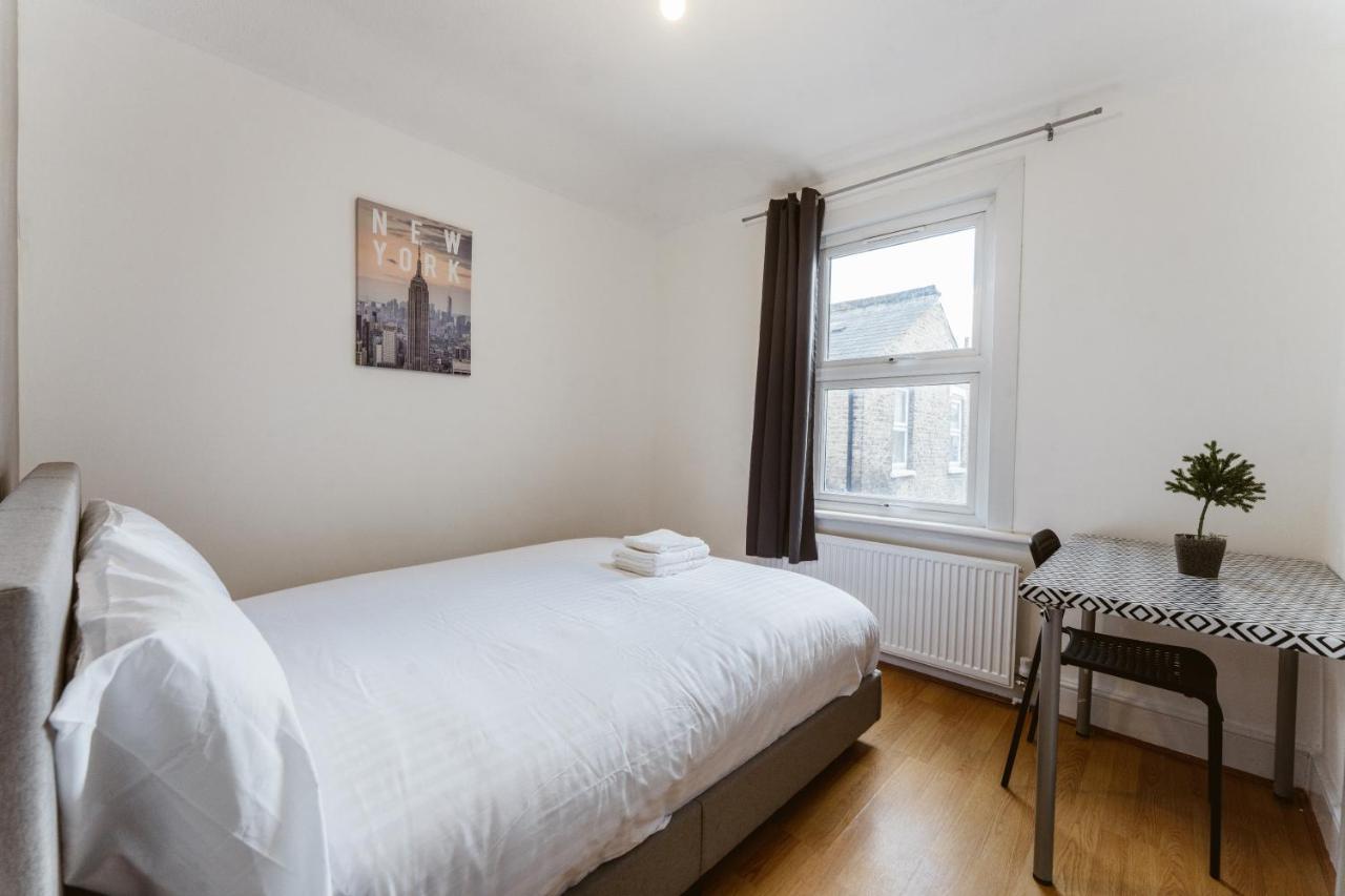 Mile End Double Rooms 86A London Bagian luar foto